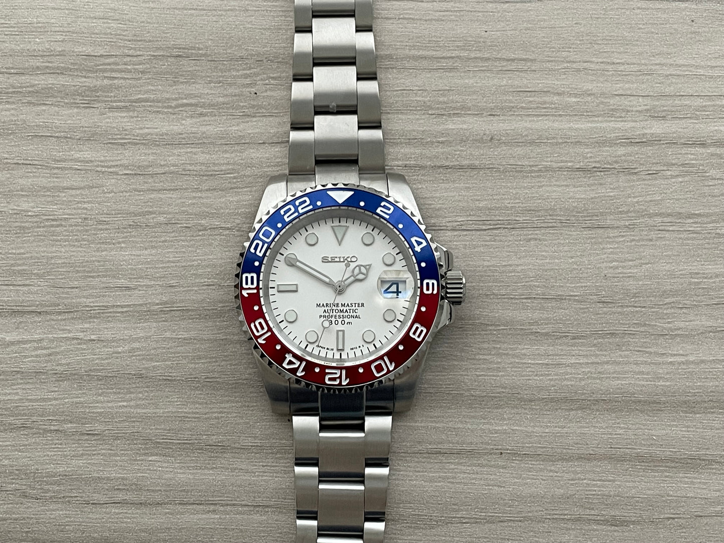 Seiko Mod Pepsi White 40MM Case, non GMT 24 Hour bezel